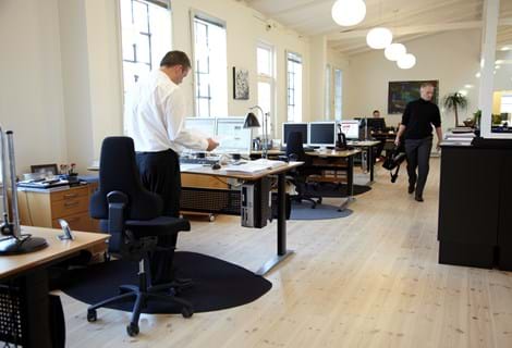 stoleunderlag i filt på kontor arbejdsplads